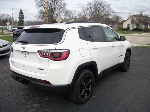 White 2019 Jeep Compass Latitude