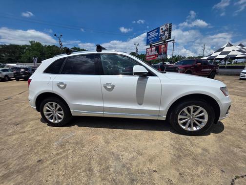 White 2016 Audi Q5 2.0T Premium Plus