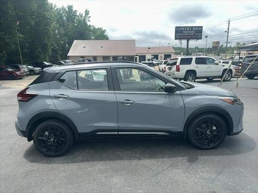 2023 Nissan Kicks SR