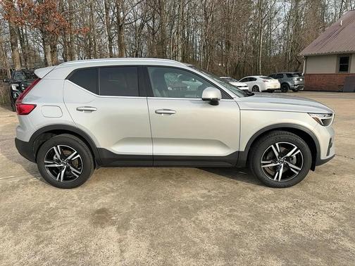 2024 Volvo XC40 B5 Core