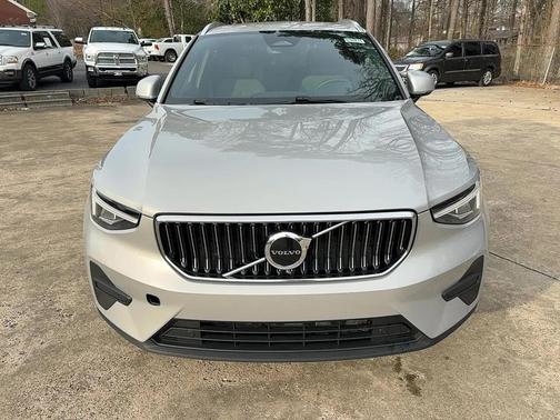 2024 Volvo XC40 B5 Core