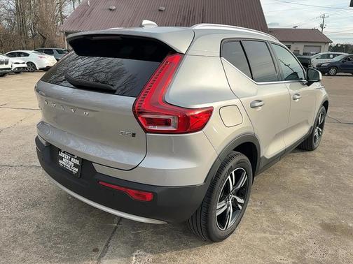 2024 Volvo XC40 B5 Core
