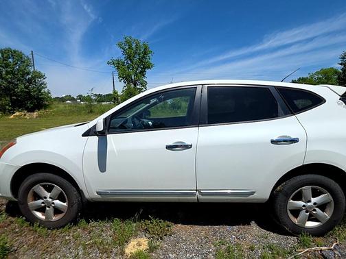 Pearl White 2013 Nissan Rogue S
