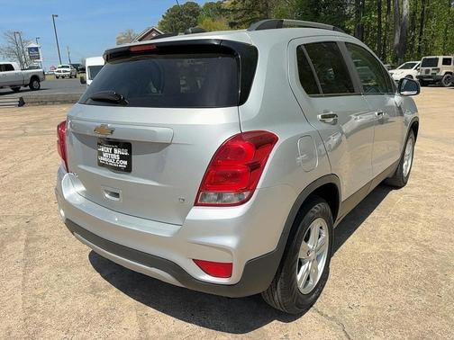Silver Ice Metallic 2019 Chevrolet Trax LT