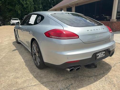 2016 Porsche Panamera 2