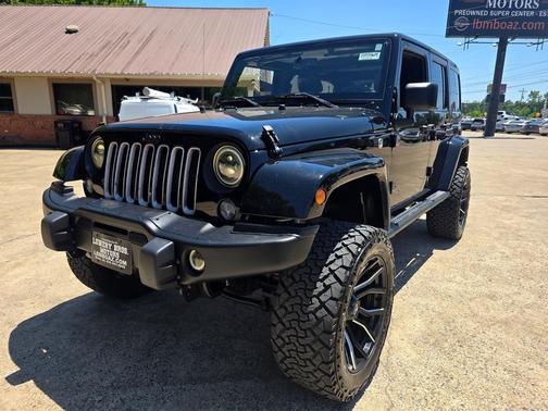 Black Clearcoat 2016 Jeep Wrangler Unlimited Sahara