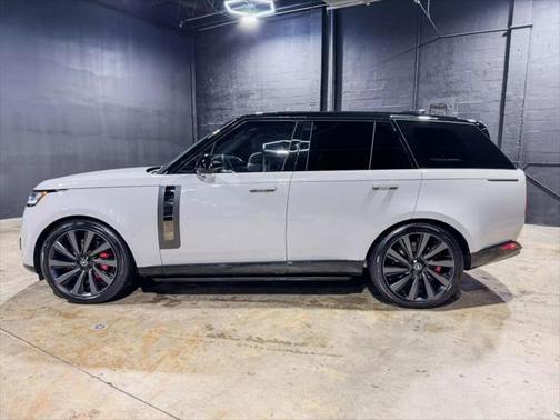2025 Land Rover Range Rover P615 SV