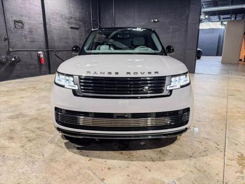 2025 Land Rover Range Rover P615 SV