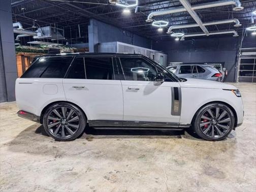 2025 Land Rover Range Rover P615 SV