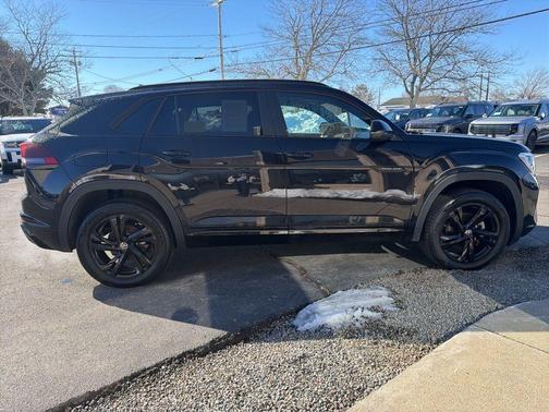 2025 Volkswagen Atlas Cross Sport 2.0T SEL R-Line Black