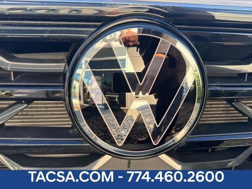 2025 Volkswagen Atlas Cross Sport 2.0T SEL R-Line Black