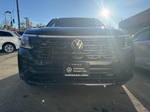 2025 Volkswagen Atlas Cross Sport 2.0T SEL R-Line Black