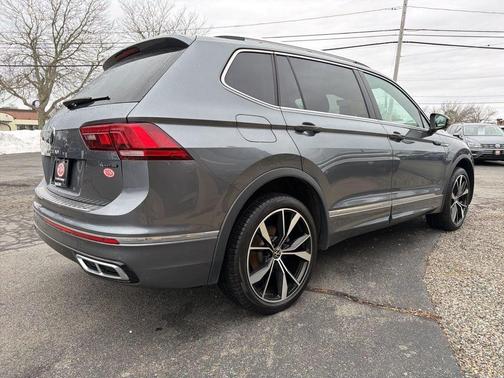 Platinum Gray Metallic 2022 Volkswagen Tiguan 2.0T SEL R-Line