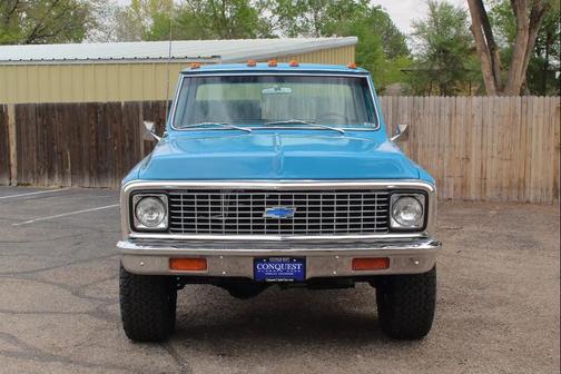 BLUE/WHITE 1972 Chevrolet Suburban