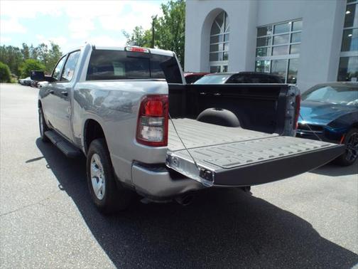 2024 RAM 1500 Tradesman Crew Cab 4x4 64' Box