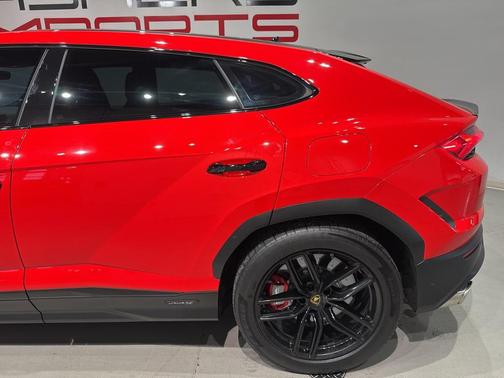 2025 Lamborghini Urus SE