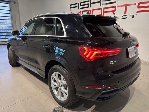 Mythos Black Metallic 2025 Audi Q3 Premium 45 TFSI S line quattro Tiptronic