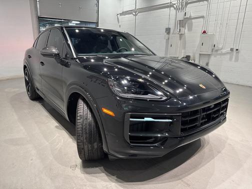 2025 Porsche Cayenne GTS