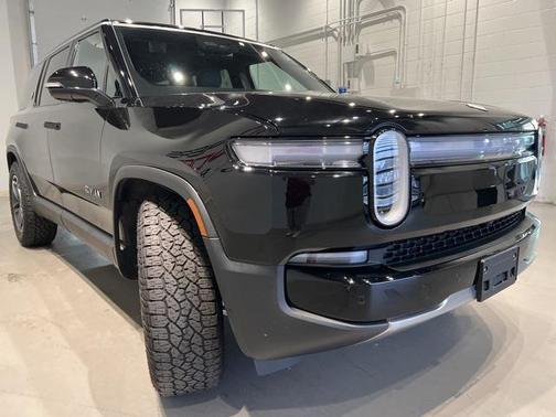 2025 Rivian R1S Adventure