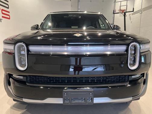 2025 Rivian R1S Adventure