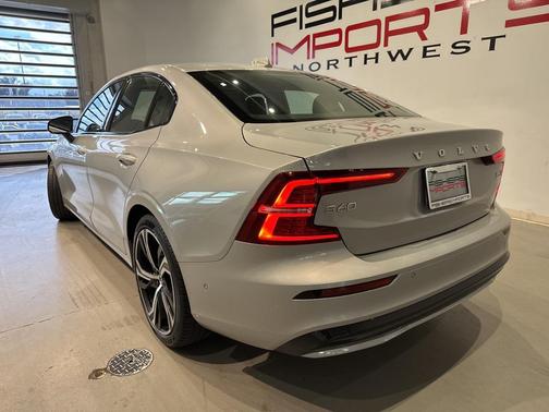 2023 Volvo S60 B5 Plus Dark Theme