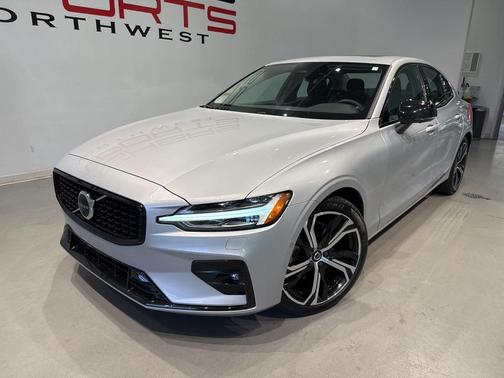 2023 Volvo S60 B5 Plus Dark Theme