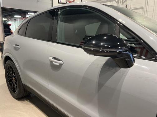 2024 Porsche Cayenne Base