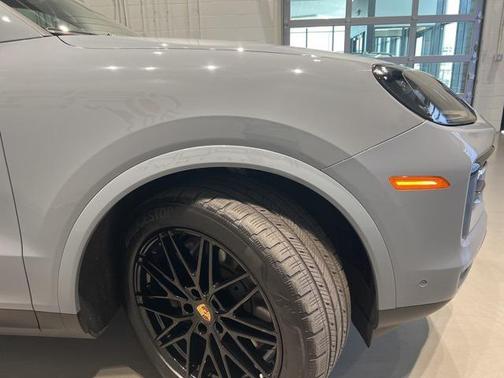 2024 Porsche Cayenne Base