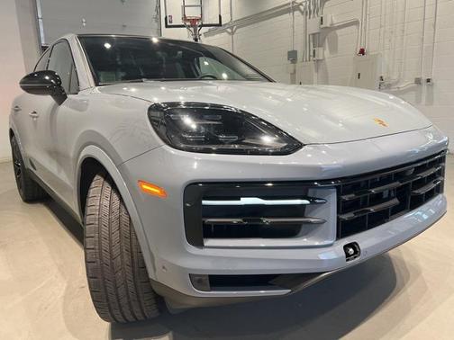 2024 Porsche Cayenne Base