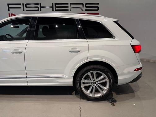 White 2025 Audi Q7 55 Premium Plus