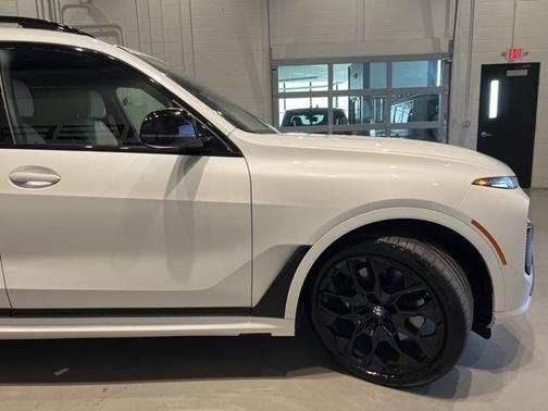 2024 BMW X7 M60i