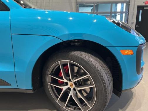 2023 Porsche Macan Base