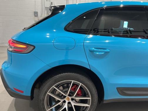 2023 Porsche Macan Base