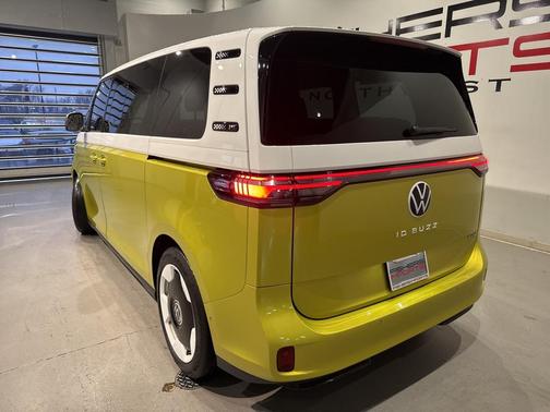 2025 Volkswagen ID. Buzz 1st Edition with 4MOTION