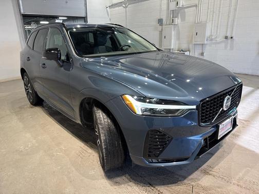 2024 Volvo XC60 B5 Plus Dark Theme
