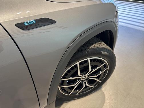 2022 Mercedes-Benz EQB 350 4MATIC