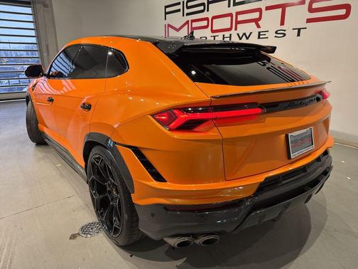 2023 Lamborghini Urus Performante