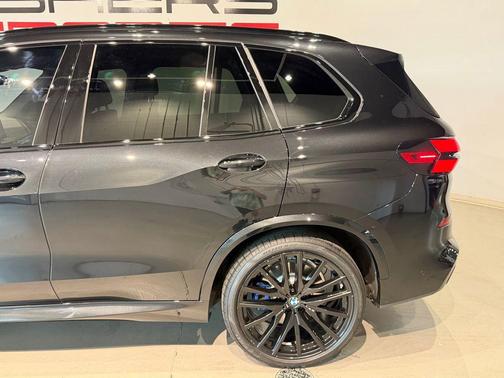 Black Sapphire Metallic 2026 BMW X5 M60i