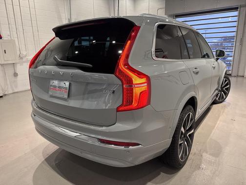 2024 Volvo XC90 B5 Plus Bright Theme
