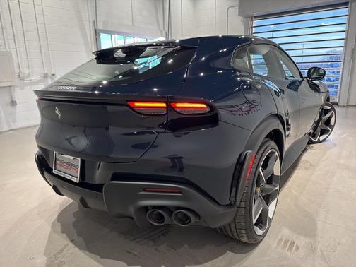 2024 Ferrari Purosangue Base