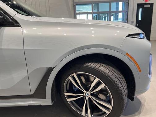 2025 BMW X7 M60i