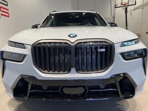 2025 BMW X7 M60i