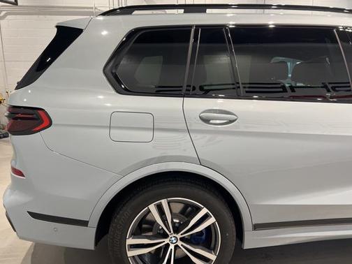 2025 BMW X7 M60i