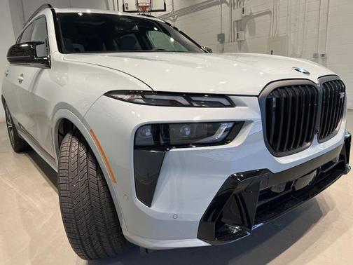 2025 BMW X7 M60i