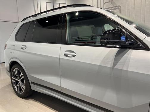 2025 BMW X7 M60i