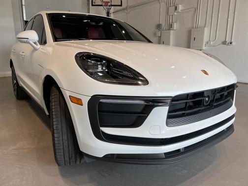 2022 Porsche Macan Base