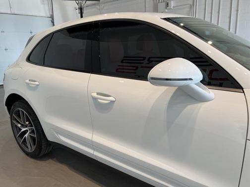 2022 Porsche Macan Base