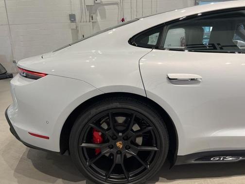 2022 Porsche Taycan GTS