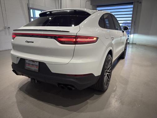 2022 Porsche Cayenne Base