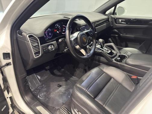 2022 Porsche Cayenne Base